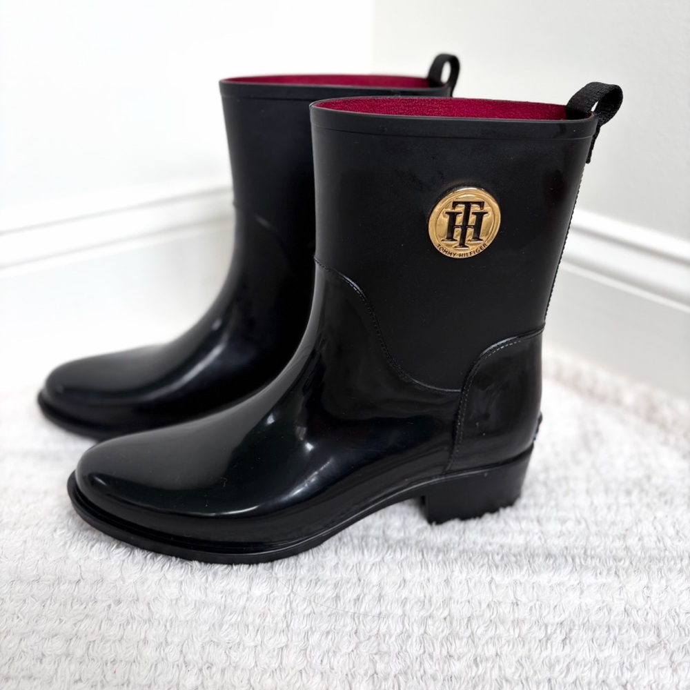 Tommy Hilfiger Black Rain Boots Mid Calf Logo Pull On Size 9
